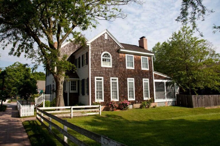 10 Best Small Towns to Live in the U.S.