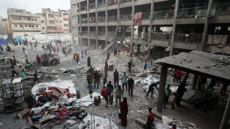 Israel steps up strikes on Gaza ahead of ceasefire talks at the White House