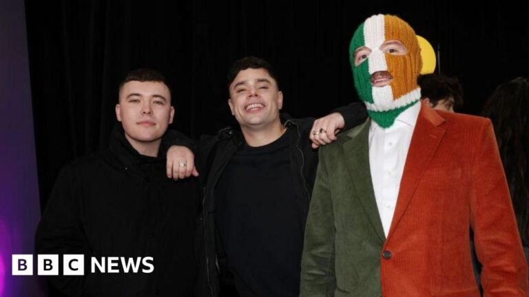 Kneecap performing at Glastonbury 'not appropriate', PM says