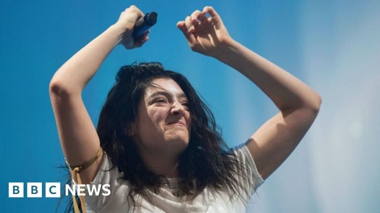 Lorde kicks off Glastonbury with early surprise set