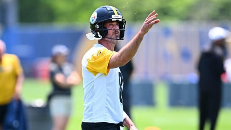 Aaron Rodgers booed during training camp for referencing Packers' Super Bowl win over Steelers