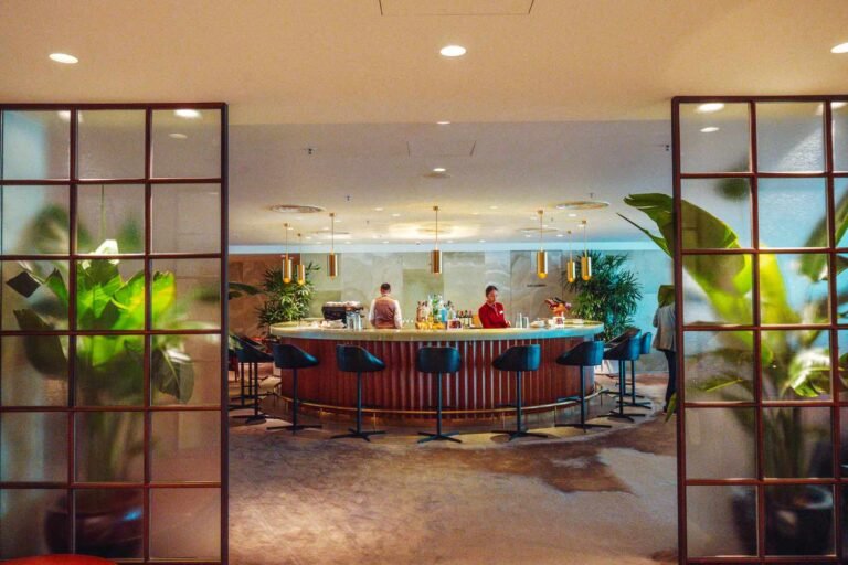 Cathay Pacific Pier, First lounge in Hong Kong