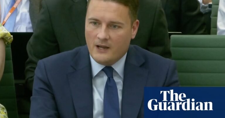 Resident doctors’ strikes would be a gift to Nigel Farage, warns Wes Streeting | Health policy
