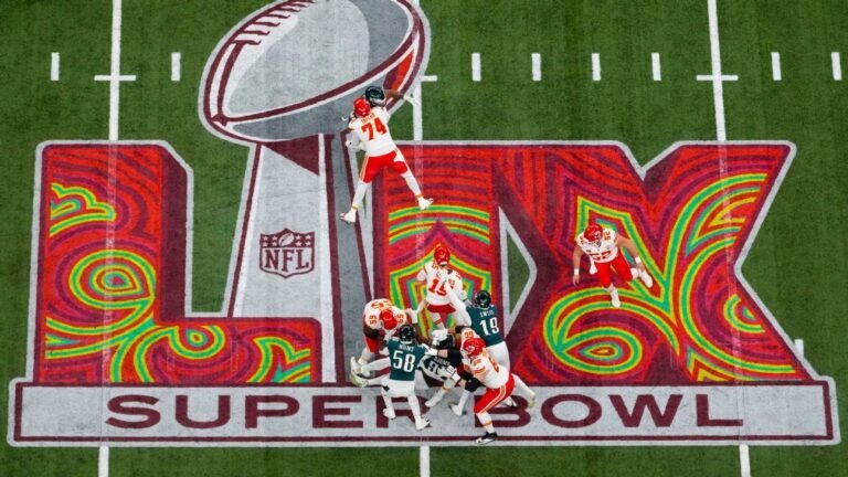 Sources - At least 100 players face penalty over Super Bowl tix