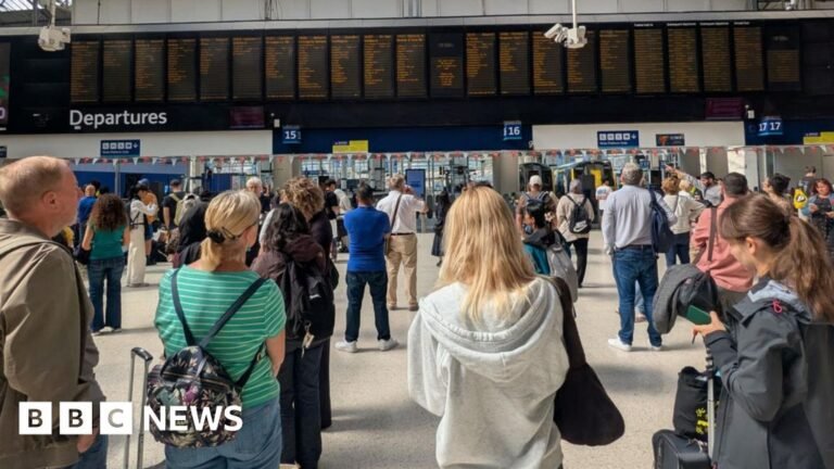 Waterloo signal failure causes major disruption