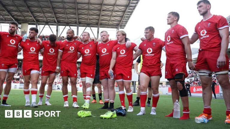 Wales players in a huddle after defeat against Japan