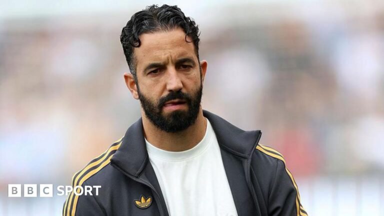 Ruben Amorim looking dejected