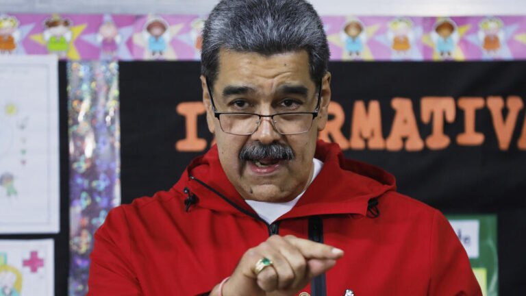 Venezuela builds up border security in response to deployment of US warships