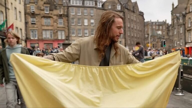 Why did 1,000 people watch a man fold a sheet in Edinburgh?