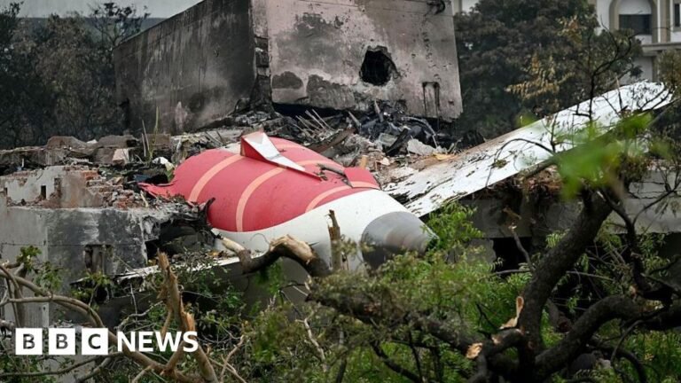 Families of victims sue Boeing and Honeywell