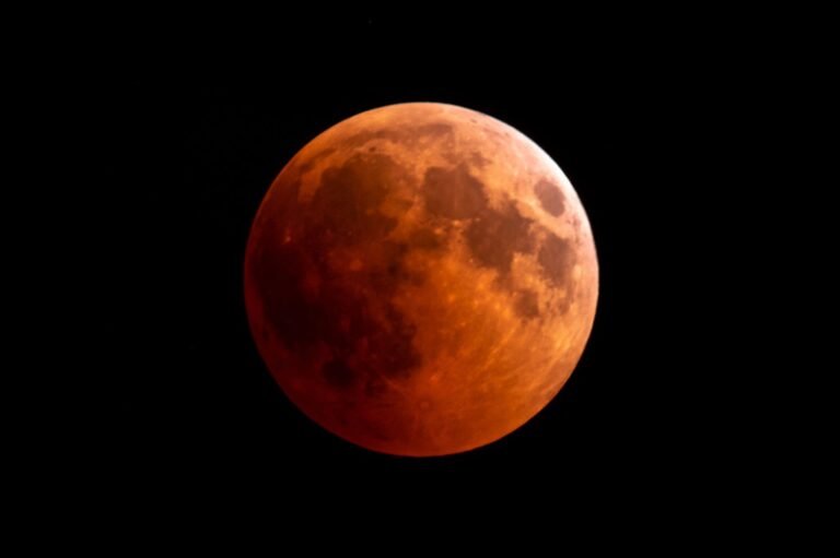 This Weekend's Rare Blood Moon Lunar Eclipse Will Turn the Moon Red for 82 Minutes—Here’s How to Watch